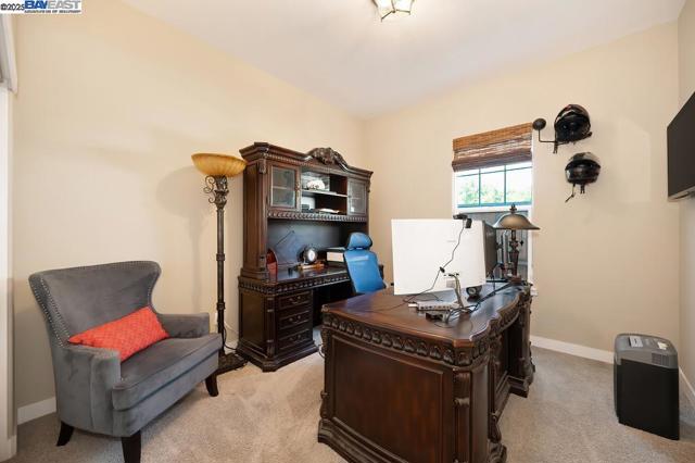 7544 Twin Bridges Ln, Citrus Heights CA: https://media.crmls.org/mediaz/c3042298-e5ad-411f-9e94-30dd55d0833e.jpg