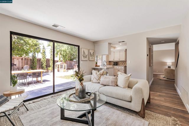2329 Sweetwater Dr, Martinez CA: https://media.crmls.org/mediaz/c30428ab-1384-479b-92cf-9f44e504aeb9.jpg