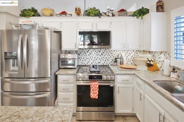 3050 Browning Ct, Brentwood CA: https://media.crmls.org/mediaz/c3049907-9adb-4fc6-8d77-c0f552f52607.jpg