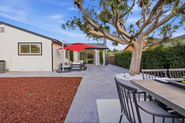 1497 Meadow Glen Way, San Jose CA: https://media.crmls.org/mediaz/c3052ecc-3b12-48bc-a996-76144fbfc278.jpg