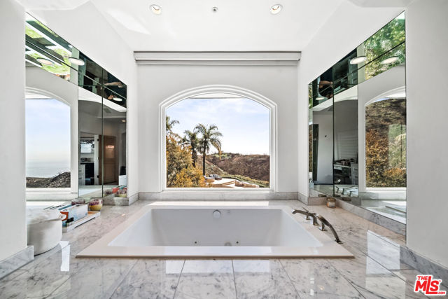 1821 Chastain, Pacific Palisades CA: https://media.crmls.org/mediaz/c305300d-9843-4cb6-987a-015aa3ebb4c7.jpg