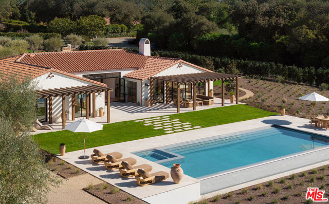 4200 Marina Drive, Santa Barbara CA: https://media.crmls.org/mediaz/c30610a7-2df2-4f15-a299-3070b1d1bc0f.jpg