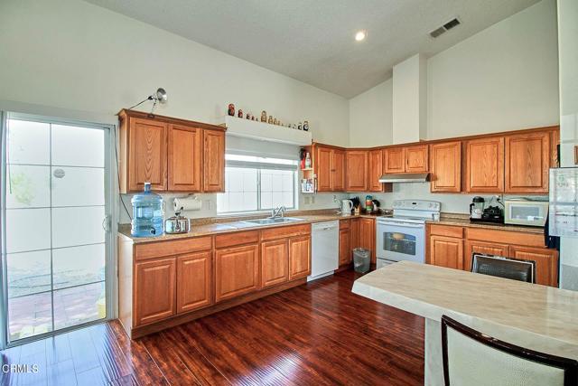 10424 Santa Fe Fire Road, Lucerne Valley CA: https://media.crmls.org/mediaz/c3064182-a39d-41b6-ba4f-b178b6aa5f10.jpg
