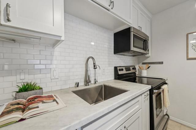 323 Monte Vista Avenue, Oakland CA: https://media.crmls.org/mediaz/c3066925-bad5-4494-8fe0-ac2e4880d550.jpg