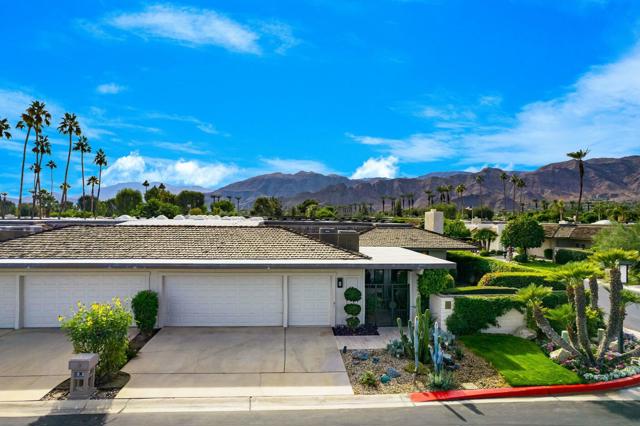 1 Briarcliff Court, Rancho Mirage CA: https://media.crmls.org/mediaz/c306ff16-1bbf-4e48-9927-40c3b0823334.jpg