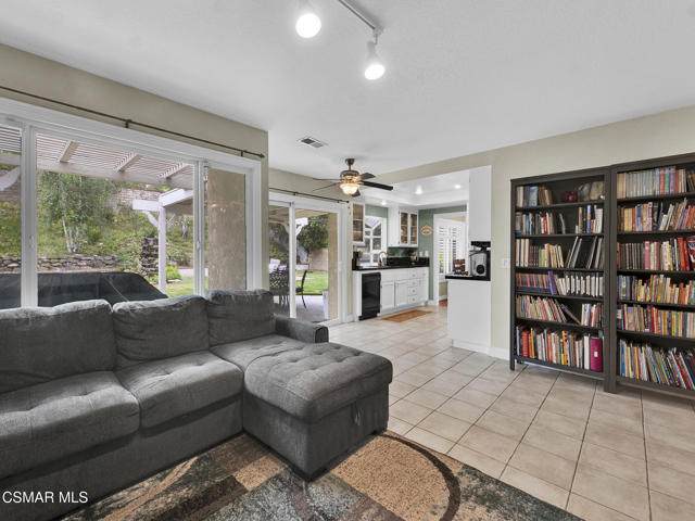 13100 View Mesa Street, Moorpark CA: https://media.crmls.org/mediaz/c3081837-f2e6-46a0-8fc0-8d0bfdb68f91.jpg
