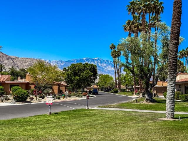 89 La Ronda Drive, Rancho Mirage CA: https://media.crmls.org/mediaz/c30841f3-5fa6-40b7-a4f8-8b70622f3bf7.jpg