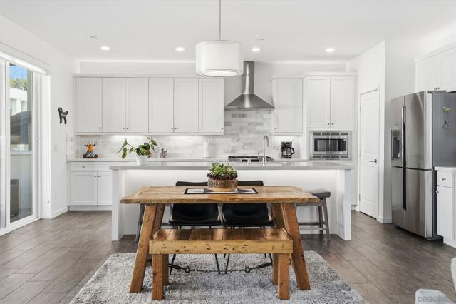 8337 Summit way, San Diego CA: https://media.crmls.org/mediaz/c309b29a-dcc5-4e9d-9920-e0aa4f7a87fa.jpg