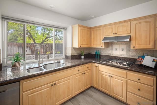 13358 Twin Circle Ct, Poway CA: https://media.crmls.org/mediaz/c309db0d-923d-4f0d-a542-84ba4c199753.jpg