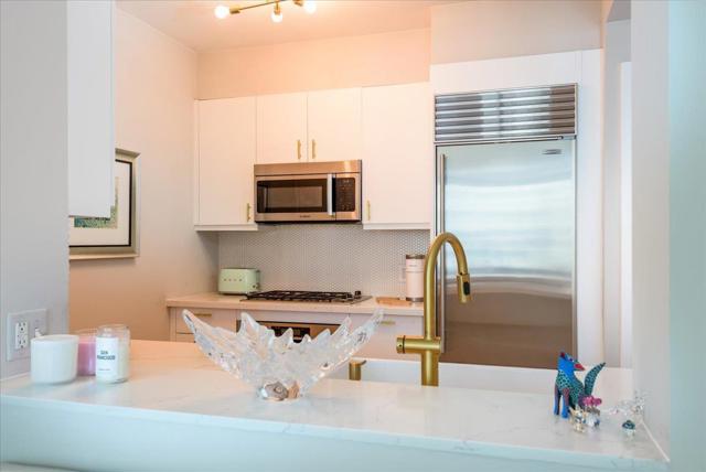 425 1st Street, San Francisco CA: https://media.crmls.org/mediaz/c30a72f4-5584-40ae-afec-fcf12323e175.jpg