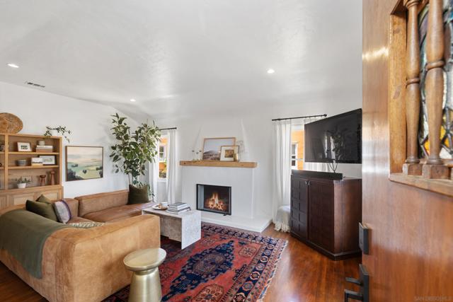 4826 Biona Dr, San Diego CA: https://media.crmls.org/mediaz/c30afd54-6fc3-4e82-abd8-df2dea8dccb4.jpg