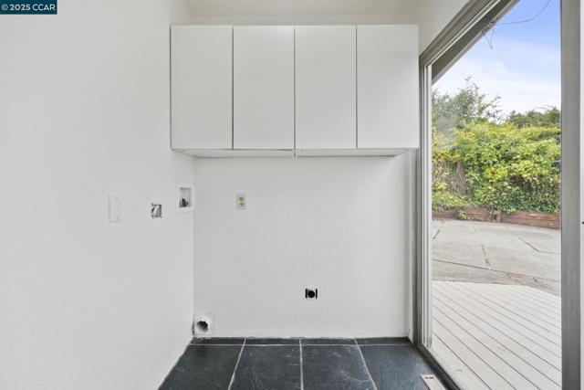 12 La Cresta Rd, Orinda CA: https://media.crmls.org/mediaz/c30b7e0c-03b1-4799-b40e-a4c6e372b5fc.jpg