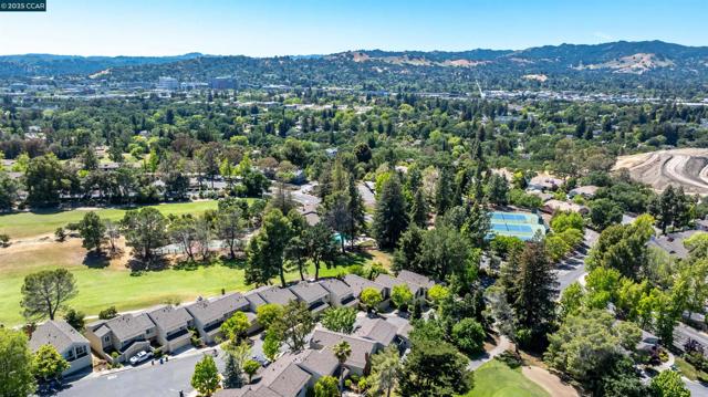 1513 Siskiyou Dr, Walnut Creek CA: https://media.crmls.org/mediaz/c30c3ad1-c1ae-4bd9-985e-448b611fcea3.jpg