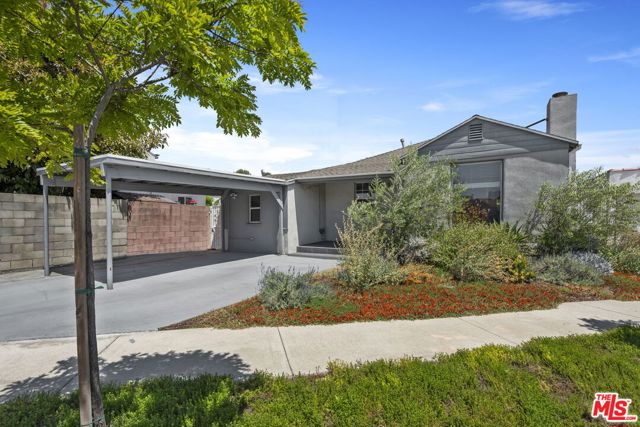 5711 W 18th Street, Los Angeles CA: https://media.crmls.org/mediaz/c30c53b0-a89b-47b2-8335-4aee292d2075.jpg