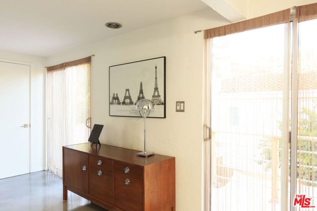 14622 Valley Vista Boulevard, Sherman Oaks CA: https://media.crmls.org/mediaz/c30c63f0-74c2-4c16-acd2-feab3a9b7d0a.jpg