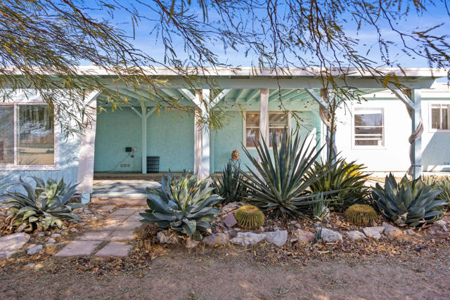 62851 Aberdeen Drive, Joshua Tree CA: https://media.crmls.org/mediaz/c30cb5b9-3a68-4d7b-900c-c8537c0313a5.jpg