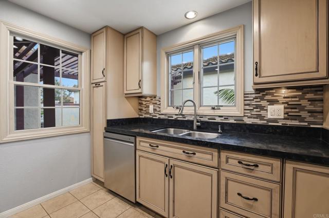 Detail Gallery Image 13 of 30 For 245 Smoke Tree Pl, Oceanside,  CA 92057 - 2 Beds | 2 Baths