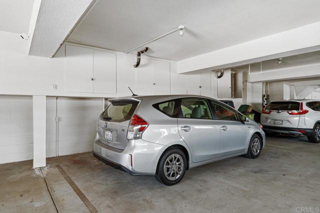 374 Orange Avenue, Coronado CA: https://media.crmls.org/mediaz/c30dc707-da88-446c-b6dd-6af4fc583588.jpg