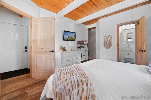 43734 Yosemite Drive, Big Bear CA: https://media.crmls.org/mediaz/c30e5e84-d408-4c24-9909-e7e86b9e08b9.jpg