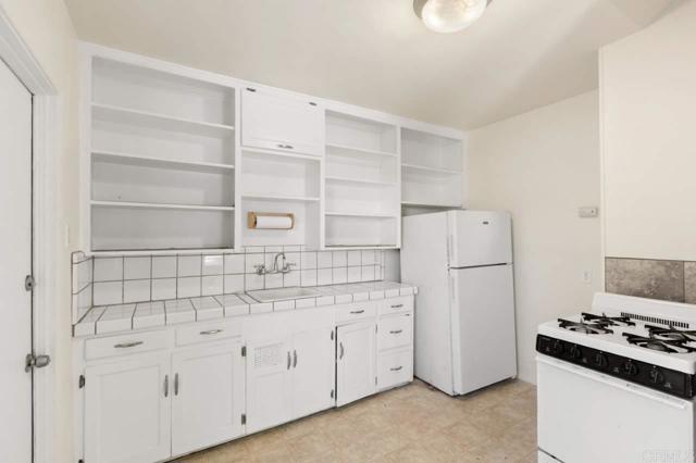 Detail Gallery Image 9 of 37 For 4245 41st St, San Diego,  CA 92105 - 5 Beds | 4 Baths