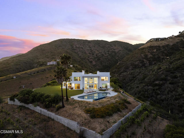 31505 Pacific Coast Highway, Malibu CA: https://media.crmls.org/mediaz/c30e6dec-4a69-4194-904b-0f75a6883bbe.jpg