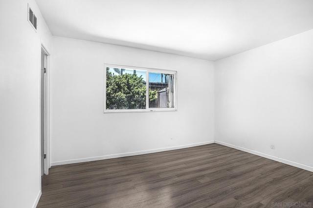 475 Rivera Ct, Chula Vista CA: https://media.crmls.org/mediaz/c30e8711-b3e4-4f76-8b0f-e23826753ba3.jpg
