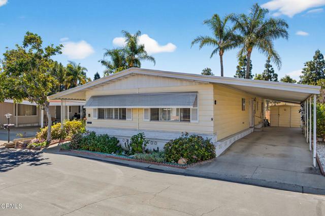 Detail Gallery Image 4 of 43 For 8 Calle Fronte #204,  Camarillo,  CA 93012 - 2 Beds | 2 Baths