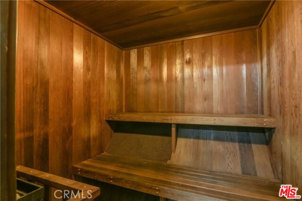https://media.crmls.org/mediaz/c30ebecc-e654-478e-8f69-1231d60dcc68.jpg?preset=X-Large