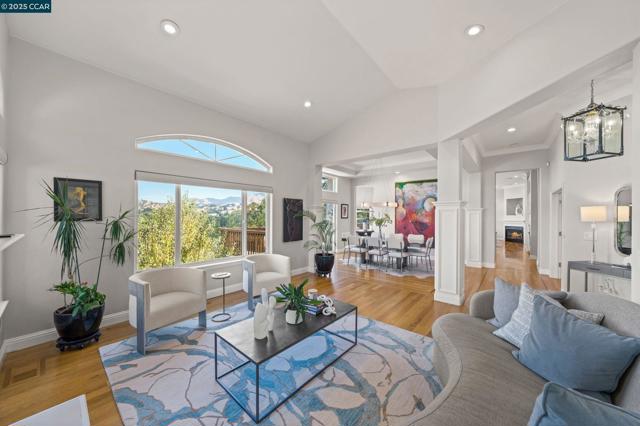 628 Sugarloaf Ct, Walnut Creek CA: https://media.crmls.org/mediaz/c30f3480-cccd-443b-9de2-5ab1e6c53bc7.jpg