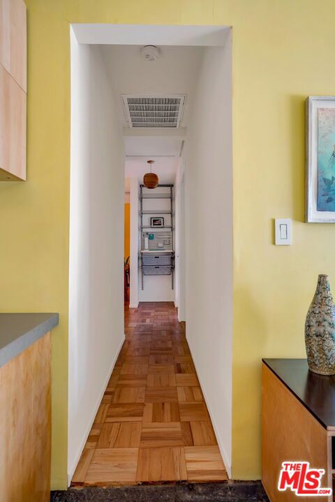 1865 UPPERTON Avenue, Los Angeles CA: https://media.crmls.org/mediaz/c30fc777-99c4-4966-90ef-3614faf59277.jpg