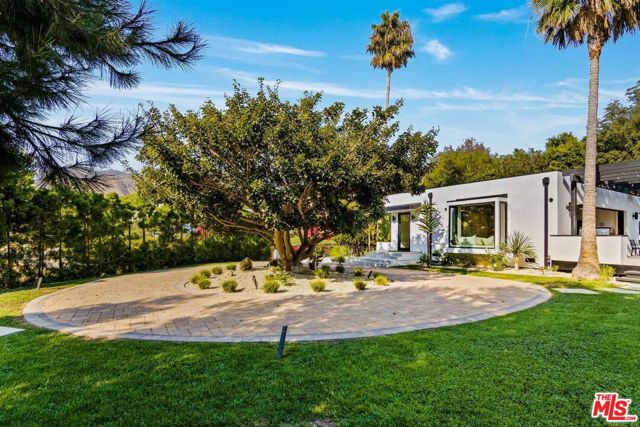 27120 Sea Vista Drive, Malibu CA: https://media.crmls.org/mediaz/c30fca67-bd03-473c-86d3-4bcae2cbe05c.jpg