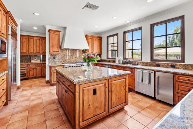 7975 Villas, San Diego CA: https://media.crmls.org/mediaz/c3101dd7-30fd-46ae-9031-ec1f83cf79bf.jpg