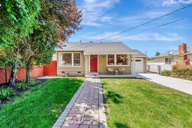 1359 Madera Avenue, Menlo Park CA: https://media.crmls.org/mediaz/c3107276-8291-4ef7-8484-7e22d5b73395.jpg