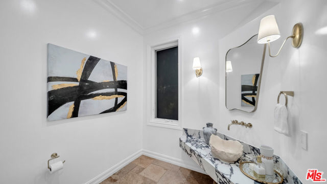 1447 San Ysidro Drive, Beverly Hills CA: https://media.crmls.org/mediaz/c310e8a9-be50-4c60-b6e9-383b6faab2db.jpg