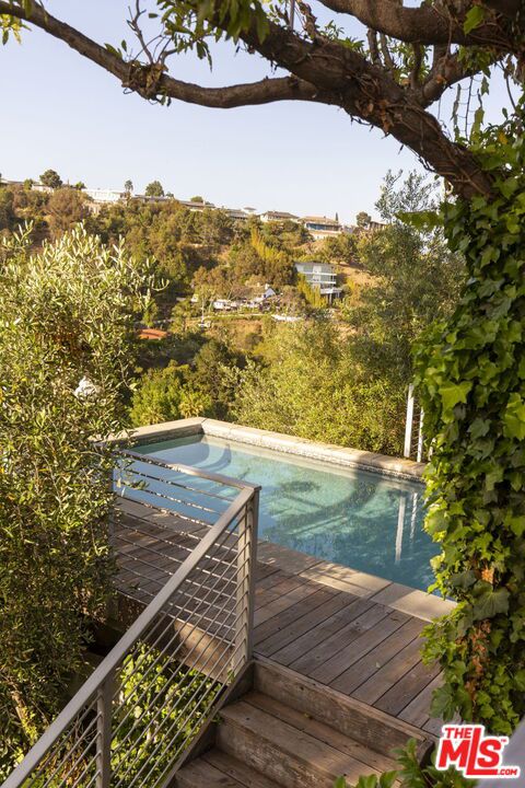 2500 Carman Crest Drive, Los Angeles CA: https://media.crmls.org/mediaz/c31143cf-50a2-416e-b66e-b59c85ebc28d.jpg