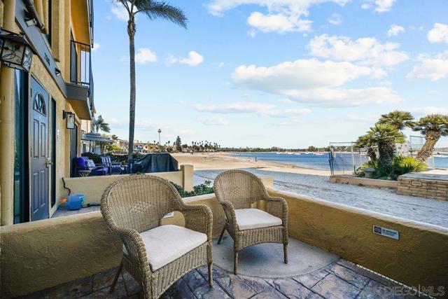 2808 Bayside Walk, San Diego CA: https://media.crmls.org/mediaz/c3115540-55d8-47c7-84b9-f71f90cca78e.jpg