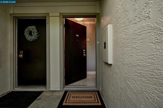 1411 Marchbanks Dr, Walnut Creek CA: https://media.crmls.org/mediaz/c31226f8-83f1-4140-9377-4c073a19342a.jpg