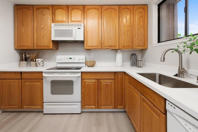 360 Innisfree Drive, Daly City CA: https://media.crmls.org/mediaz/c3122eb9-6de2-4e8e-b2ff-ed9a8ef17094.jpg