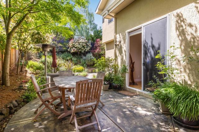 992 Lakeview Way, Redwood City CA: https://media.crmls.org/mediaz/c3128000-09ea-4cd6-bbe2-b59f0bb09ceb.jpg