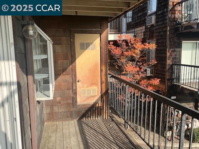 1975 Bonifacio St, Concord CA: https://media.crmls.org/mediaz/c3129129-b9bb-4e3d-8ade-04c7ef08d4fa.jpg