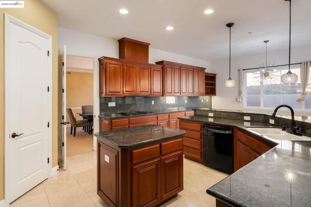 30 Arundel Dr, Hayward CA: https://media.crmls.org/mediaz/c3139b43-9f1e-4d26-98e2-023d82e92a63.jpg