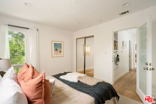 12366 Laurel Terrace Drive, Studio City CA: https://media.crmls.org/mediaz/c313dd96-7cb8-4d83-85af-7eceafd279d9.jpg
