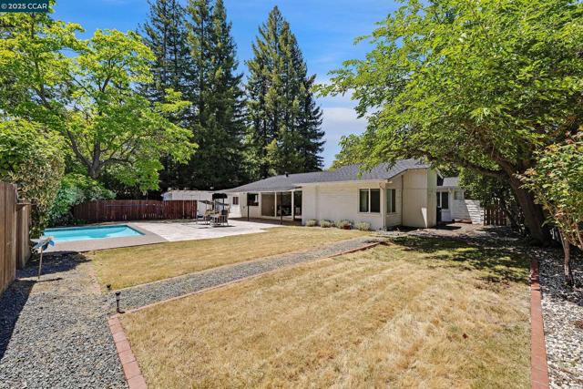 51 Bolla Ave, Alamo CA: https://media.crmls.org/mediaz/c313eeb0-b447-4a1a-bb32-3c1dc64a0609.jpg