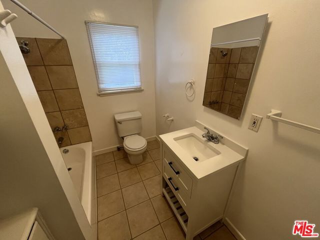 4225 Campbell Drive, Los Angeles CA: https://media.crmls.org/mediaz/c313f220-113f-4b3f-a080-22439ec1ca44.jpg