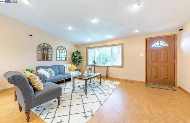 38526 Canyon Heights Drive, Fremont CA: https://media.crmls.org/mediaz/c3141ac3-746a-4a66-8daa-b018b45c4e29.jpg