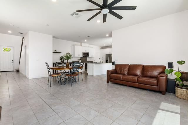 76333 Oxford Lane, Palm Desert, CA 92211