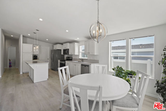 30473 Mulholland Hwy, Agoura Hills CA: https://media.crmls.org/mediaz/c314475d-e1a6-4776-841f-40d94c0cb761.jpg
