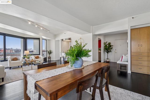 6363 Christie Ave, Emeryville CA: https://media.crmls.org/mediaz/c3146a39-118f-4388-aa20-d2b002fd5518.jpg