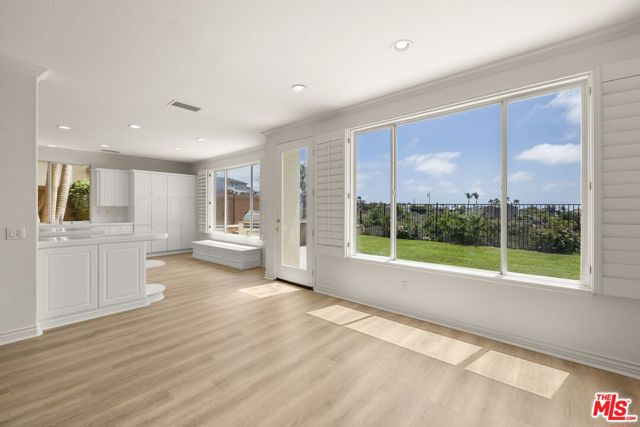 1537 Turquoise Drive, Carlsbad CA: https://media.crmls.org/mediaz/c314713d-d4e9-4ed2-af00-8f464b59a3ea.jpg