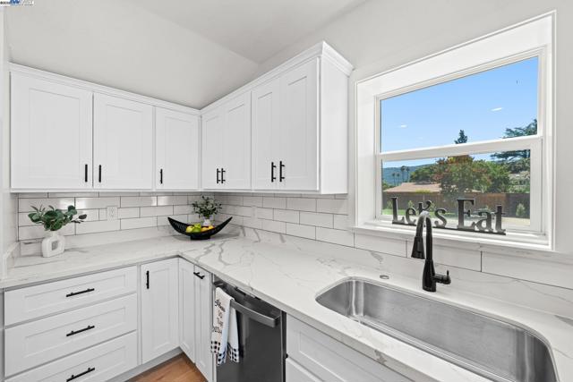 1038 Division St, Pleasanton CA: https://media.crmls.org/mediaz/c314ea20-4ce5-4439-8428-0a26891ab11b.jpg